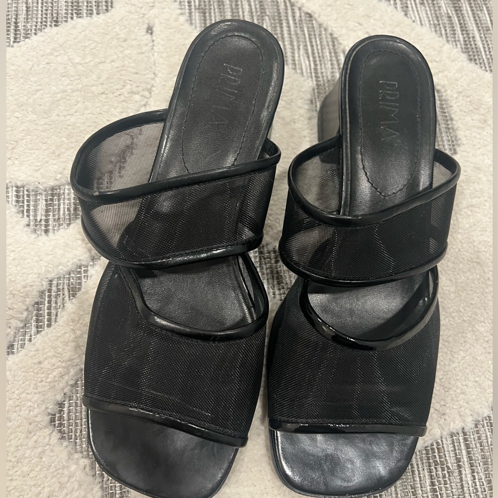 Worn twice, mesh sandal. Dress up or down. Cute sandal.